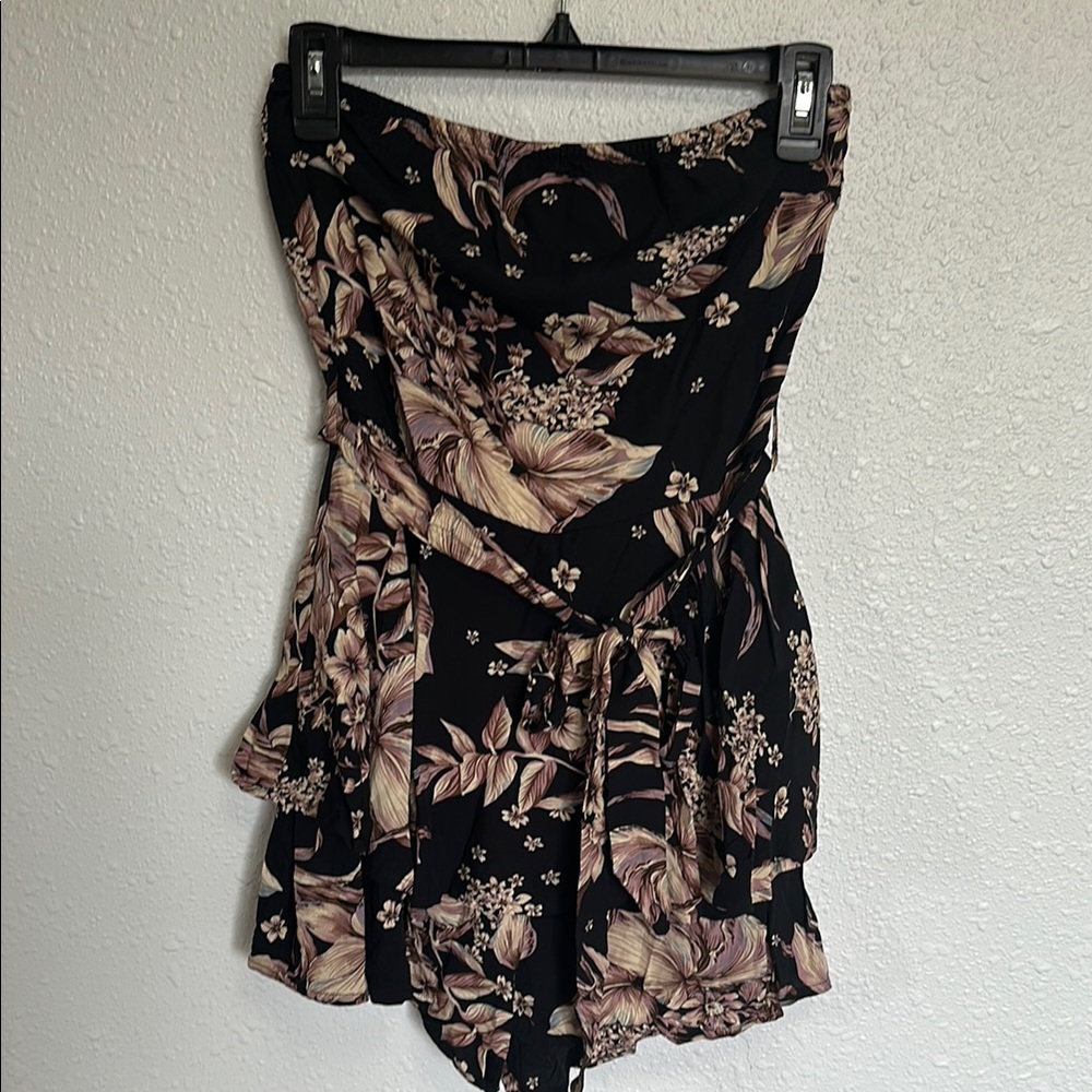 Black and Cream Ruffled Sweetheart Jumpsuit Size Small - Picture 4 of 13